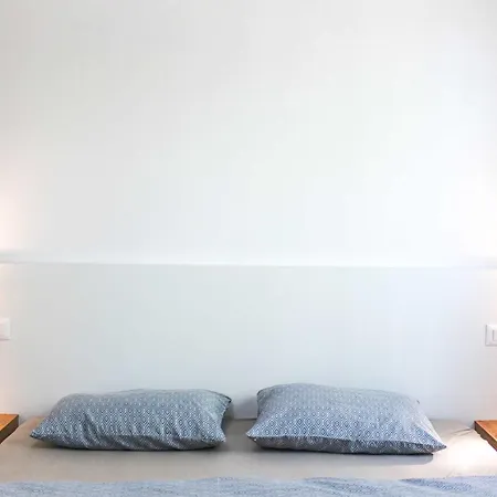 Salt Air Residences דורס