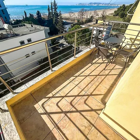 Salt Air Residences דירה *